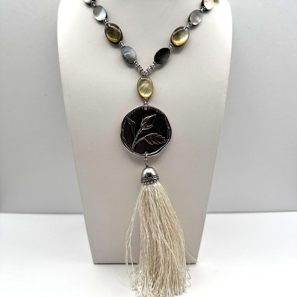 Vintage 80s Mother Pearl Leaf & Shell Bead Tassel Pendant Long Necklace Jewelry